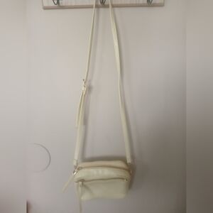 Light Yellow Crocodile Style Crossbody Bag NEW NEVER USED